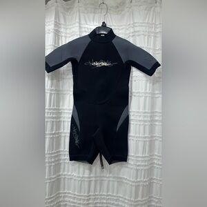 HO sports kids shorty wet suit black grey youth 10 near new 4 way stretch unisex